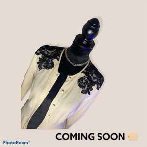 Cream Lace Flower Detail Cardigan- ANN Taylor 🖤